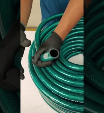 Curiosidades sobre la manguera para jardín: historia del invento que cambió la jardinería